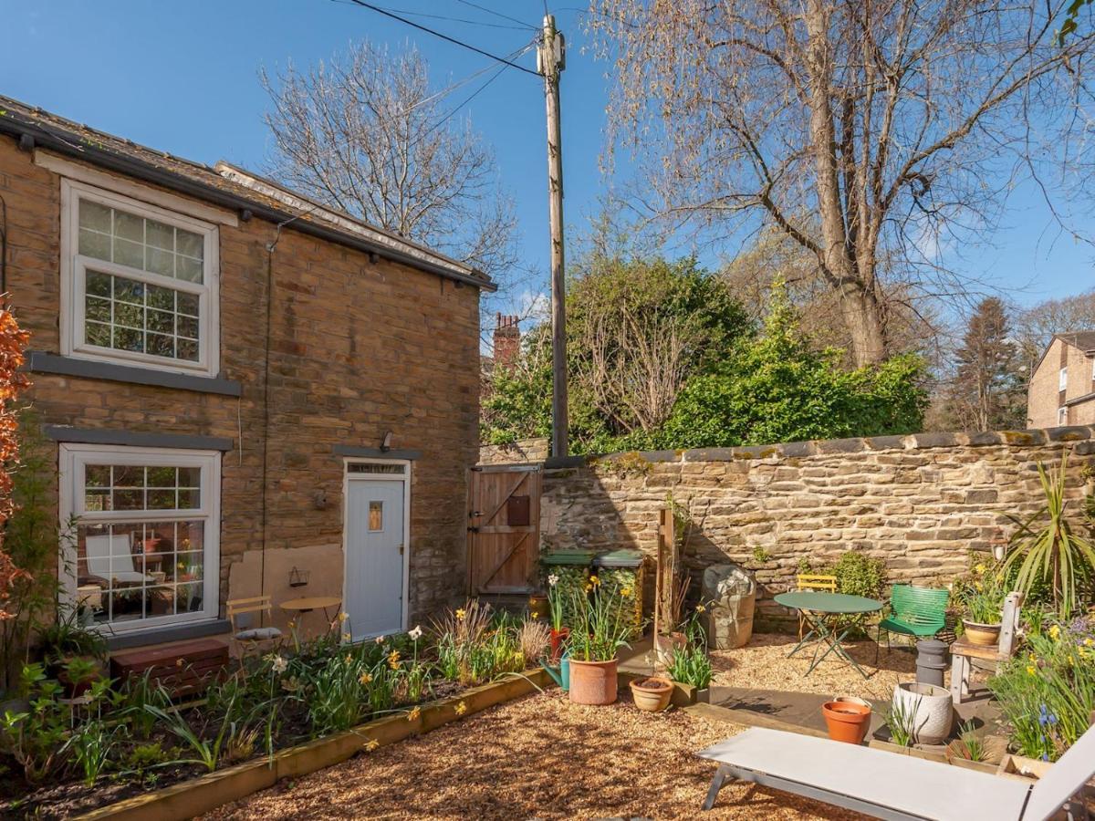 Pass The Keys Wonky Cottage With Amazing Garden Leeds  Exterior photo